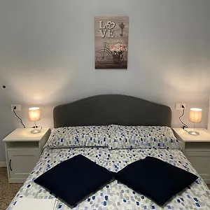 Lovenest - Acquarium 50m Guest house